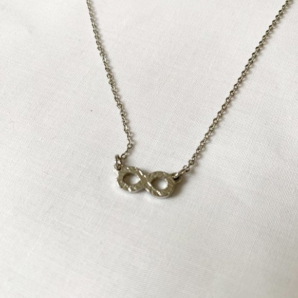 FOREVER 21 | INFINITY SILVER DAINTY NECKLACE - Picture 4 of 4